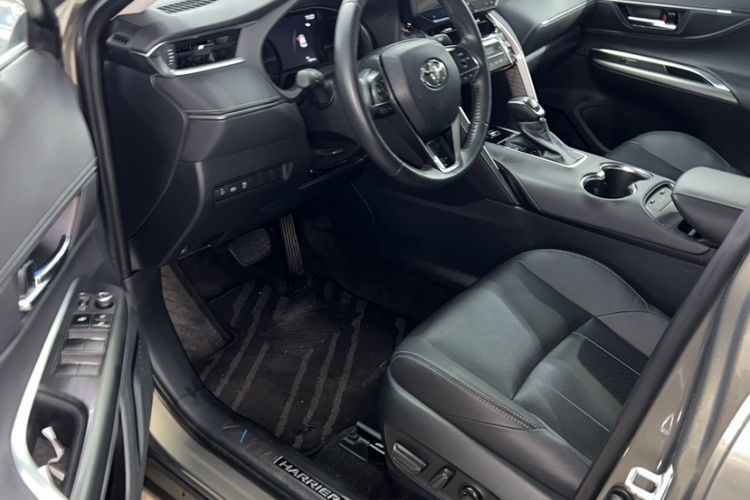 Used Toyota Harrier 2023 Dual-Motor 2.5L CVT 4x4 Luxury Edition Interior 3