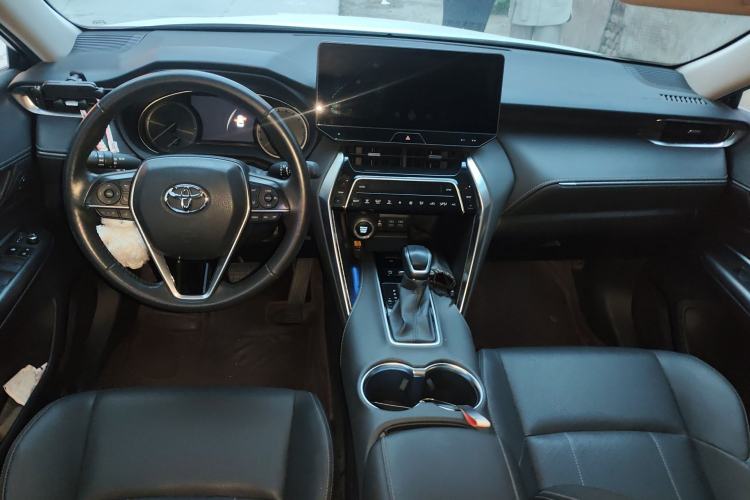 Used Toyota Harrier 2023 2.0L CVT Two-Wheel Drive Deluxe Edition Center Console