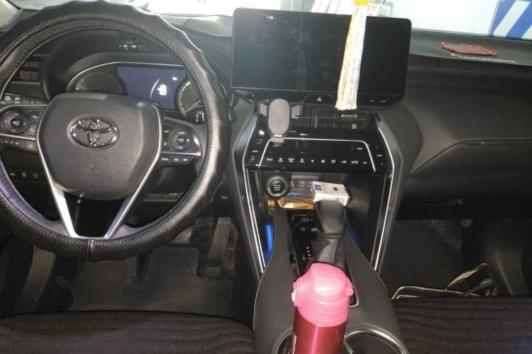 Used Toyota Harrier 2023 2.0L CVT Two-Wheel Drive Deluxe Edition Center Console