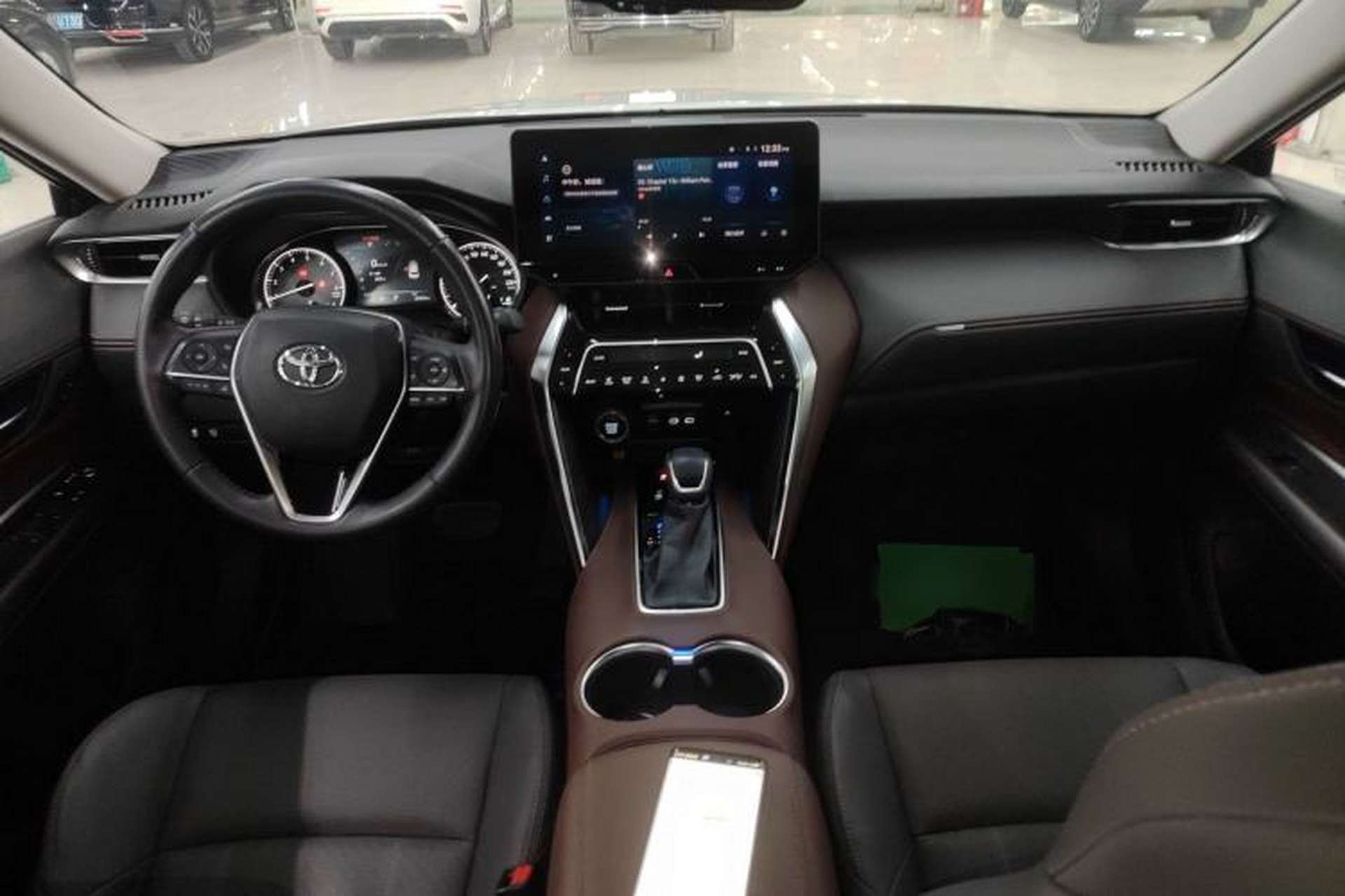 Used Toyota Harrier 2023 2.0L CVT Two-Wheel Drive Deluxe Edition Center Console