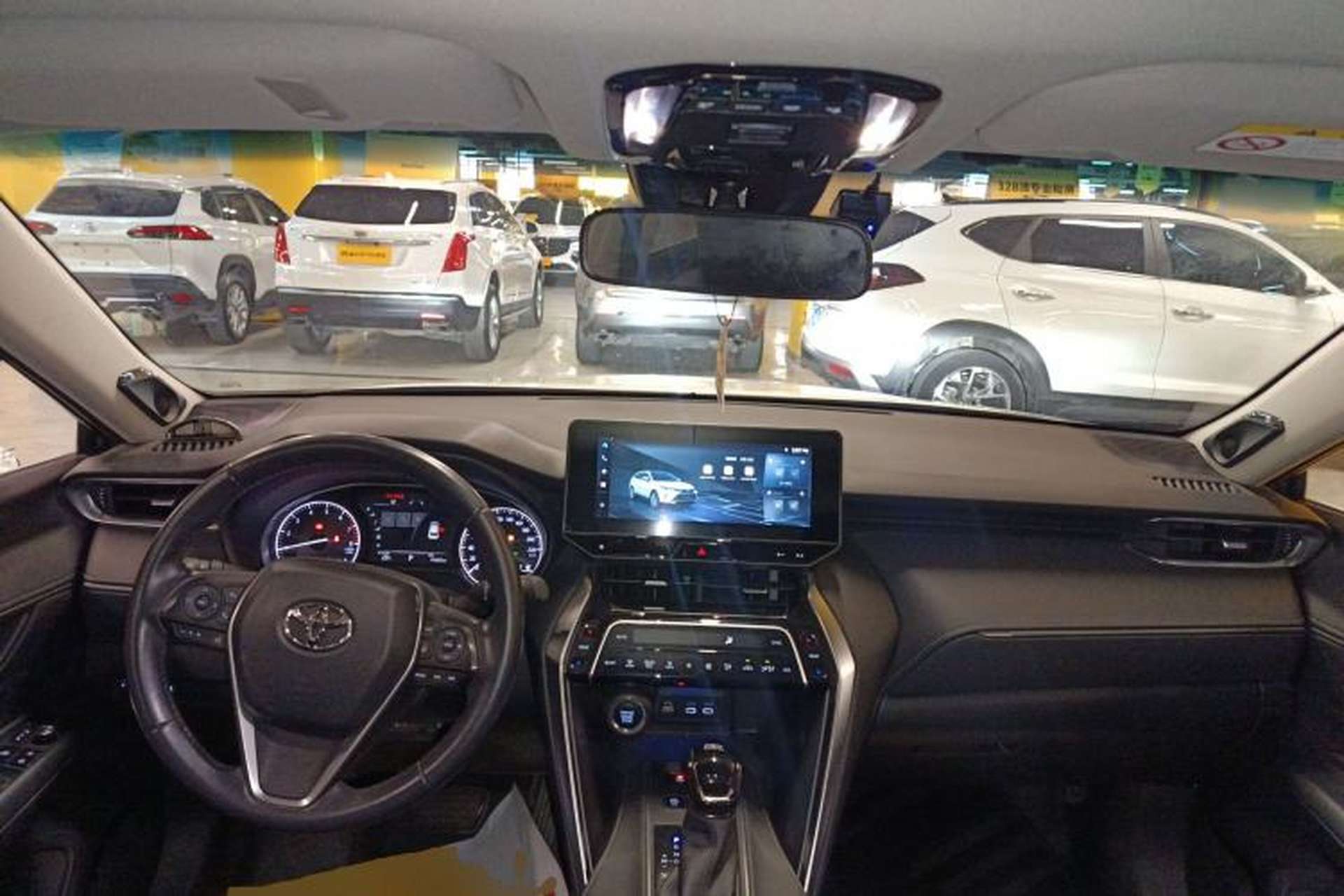 Used Toyota Harrier 2023 2.0L CVT Two-Wheel Drive Entry Version Center Console