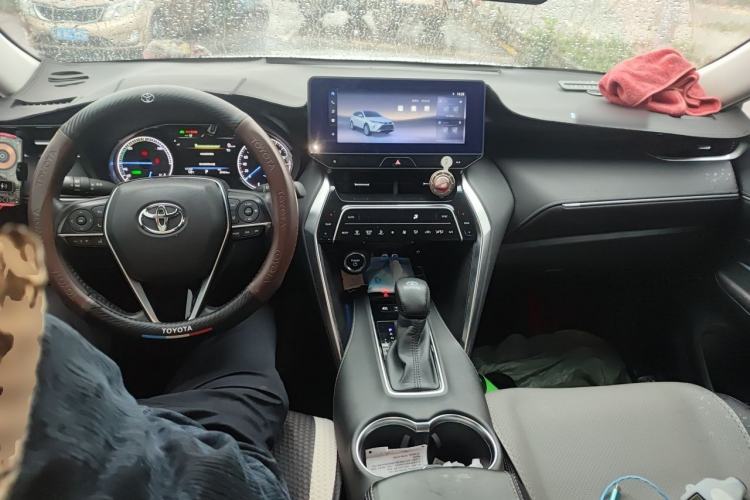 Used Toyota Harrier 2023 Dual-Motor 2.5L CVT 4x4 Luxury Edition Center Console
