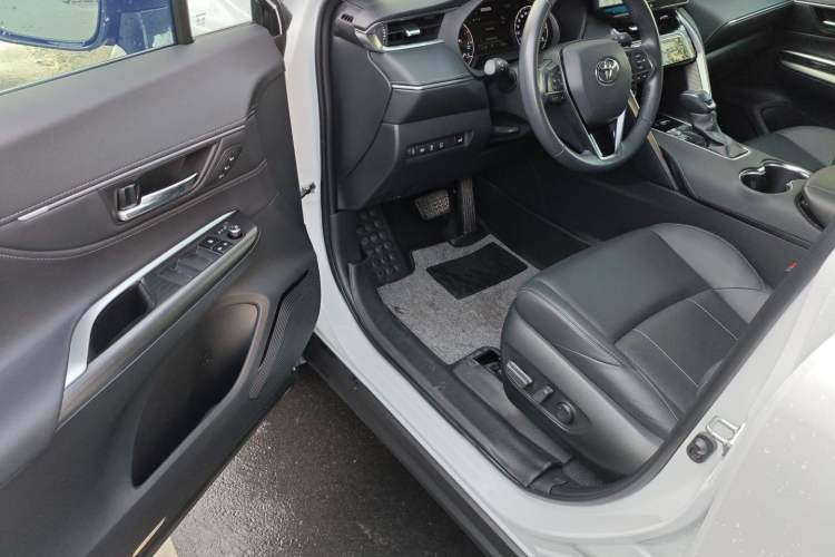 Used Toyota Harrier 2023 2.0L CVT Two-Wheel Drive Deluxe Edition Driver Seat
