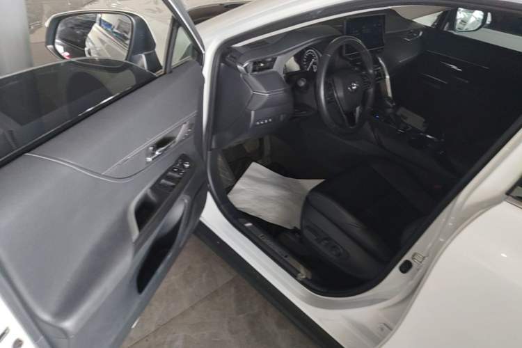 Used Toyota Harrier 2023 2.0L CVT Two-Wheel Drive Deluxe Edition Driver Seat