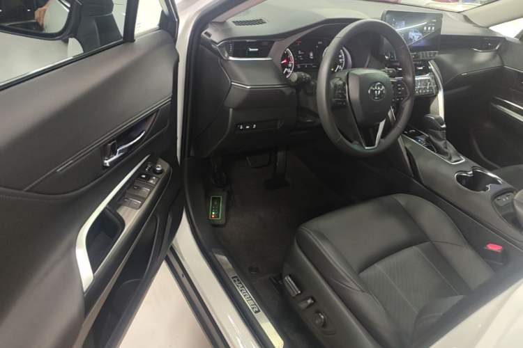 Used Toyota Harrier 2023 2.0L CVT Two-Wheel Drive Luxury Edition Driver Seat