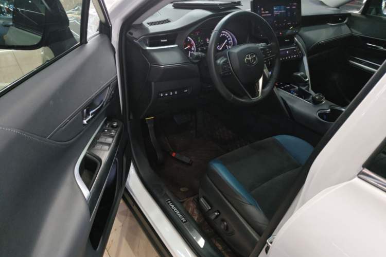 Used Toyota Harrier 2023 2.0L CVT Two-Wheel Drive 20th Anniversary Platinum Edition Driver Seat