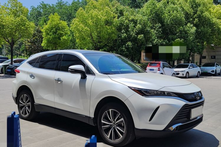 Used Toyota Harrier 2023 2.0L CVT Two-Wheel Drive Luxury Edition Exterior 2