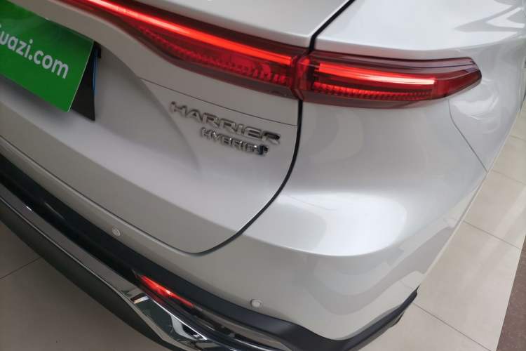 Used Toyota Harrier 2023 Dual-Engine 2.5L CVT Two-Wheel Drive Luxury Edition Exterior 3