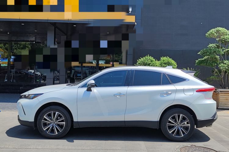 Used Toyota Harrier 2023 2.0L CVT Two-Wheel Drive Luxury Edition Exterior 4