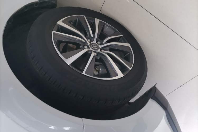Used Toyota Harrier 2023 Dual-Engine 2.5L CVT Two-Wheel Drive Luxury Edition Exterior 4