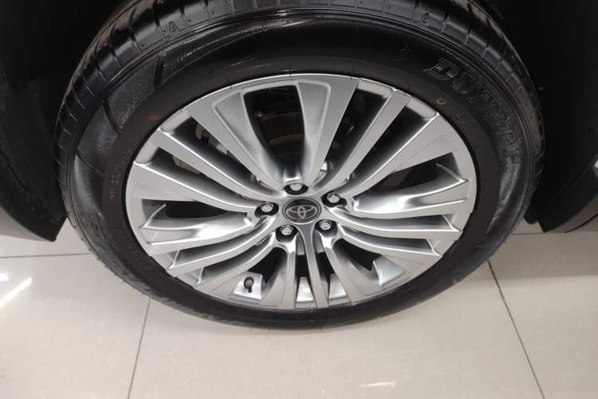 Used Toyota Harrier 2023 2.0L CVT Two-Wheel Drive Deluxe Edition Exterior 5
