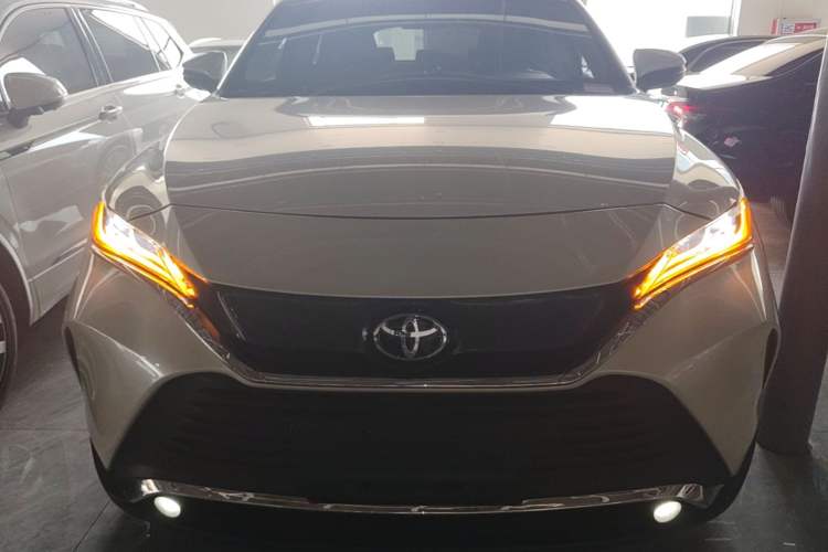 Used Toyota Harrier 2023 2.0L CVT Two-Wheel Drive Deluxe Edition Front