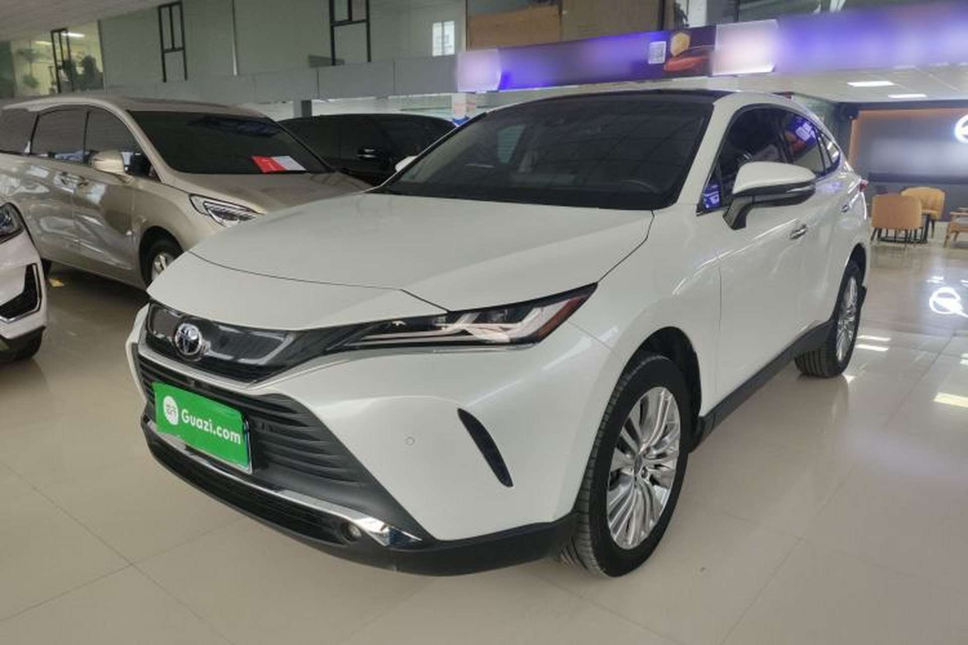 Used Toyota Harrier 2023 2.0L CVT Two-Wheel Drive Deluxe Edition Front Left 45 Deg