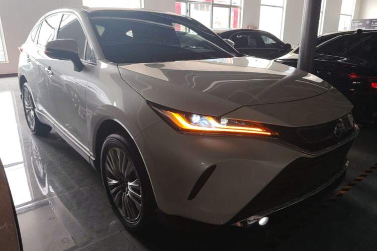 Used Toyota Harrier 2023 2.0L CVT Two-Wheel Drive Deluxe Edition Front Right 45 Deg