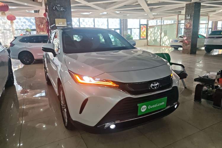 Used Toyota Harrier 2023 2.0L CVT Two-Wheel Drive Deluxe Edition Front Right 45 Deg