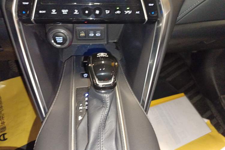 Used Toyota Harrier 2023 2.0L CVT Two-Wheel Drive Entry Version Gear Lever