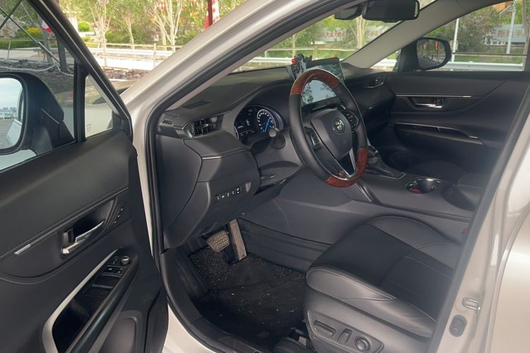 Used Toyota Harrier 2023 Dual-Motor 2.5L CVT 4x4 Deluxe Edition Interior 1
