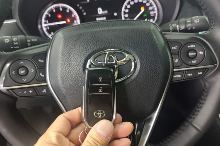 Used Toyota Harrier 2023 2.0L CVT Two-Wheel Drive Luxury Edition Interior 1