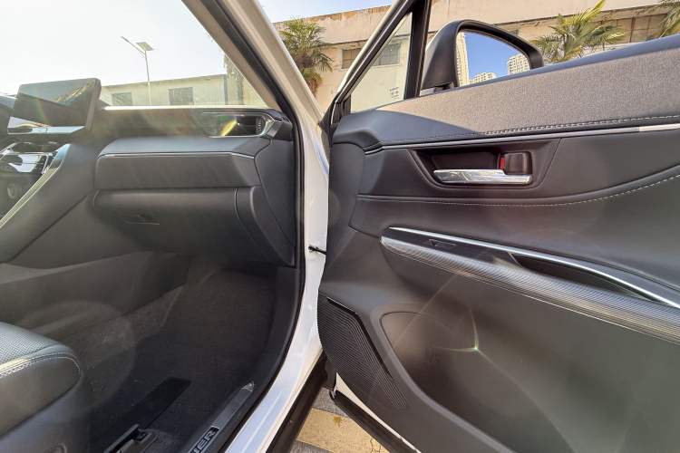 Used Toyota Harrier 2023 2.0L CVT Two-Wheel Drive Deluxe Edition Interior 12