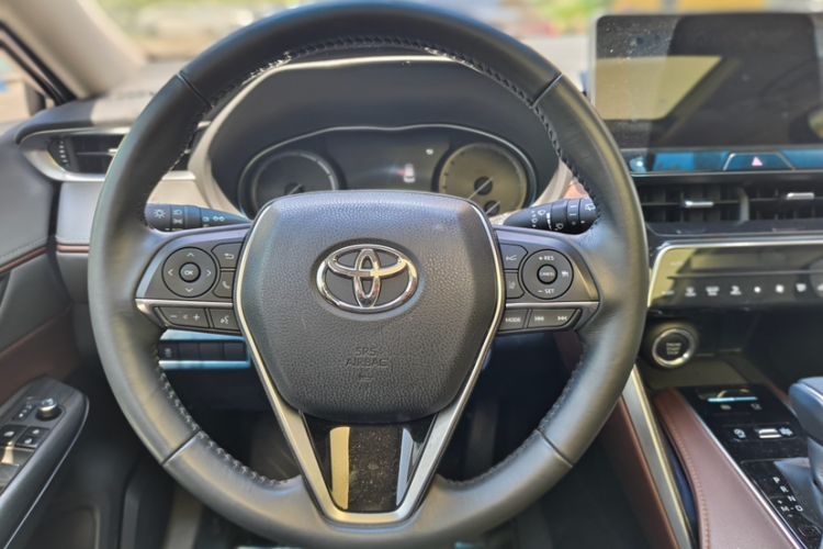 Used Toyota Harrier 2023 2.0L CVT Two-Wheel Drive Luxury Edition Interior 2