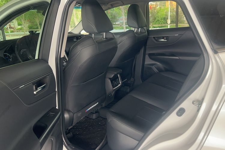 Used Toyota Harrier 2023 Dual-Motor 2.5L CVT 4x4 Deluxe Edition Interior 2
