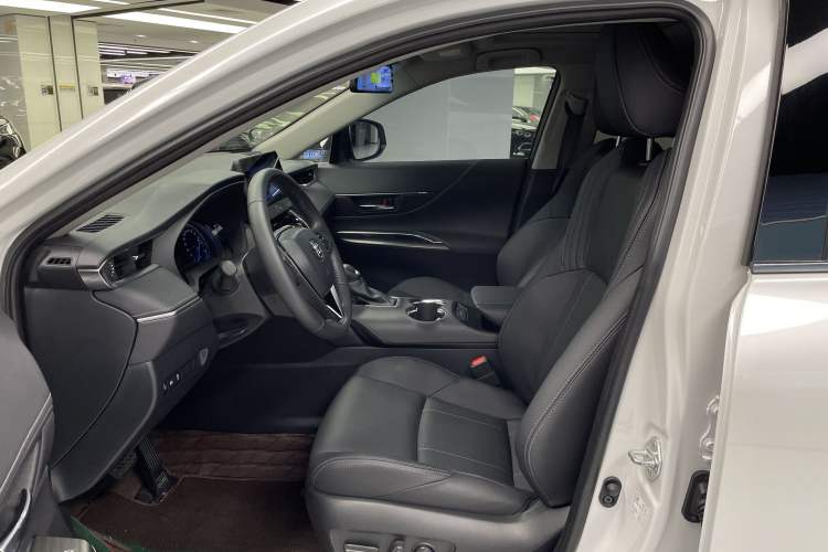 Used Toyota Harrier 2023 Dual-Motor 2.5L CVT 4x4 Luxury Edition Interior 2