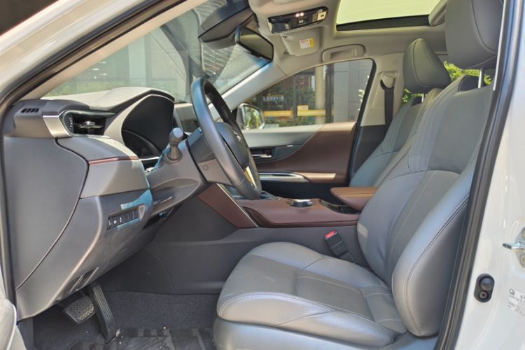 Used Toyota Harrier 2023 2.0L CVT Two-Wheel Drive Luxury Edition Interior 3