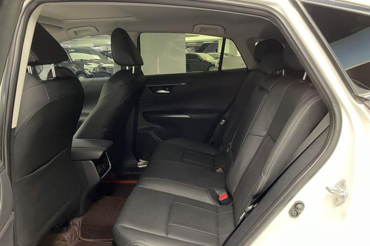 Used Toyota Harrier 2023 Dual-Motor 2.5L CVT 4x4 Luxury Edition Interior 3