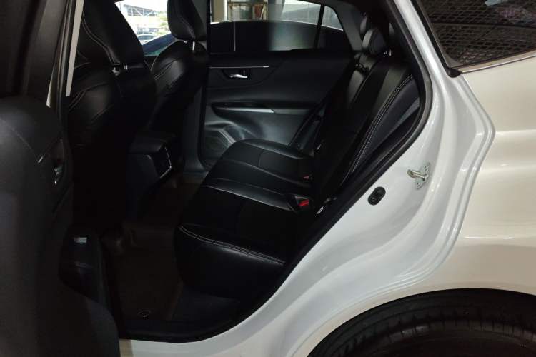 Used Toyota Harrier 2023 2.0L CVT Two-Wheel Drive Entry Version Interior 4