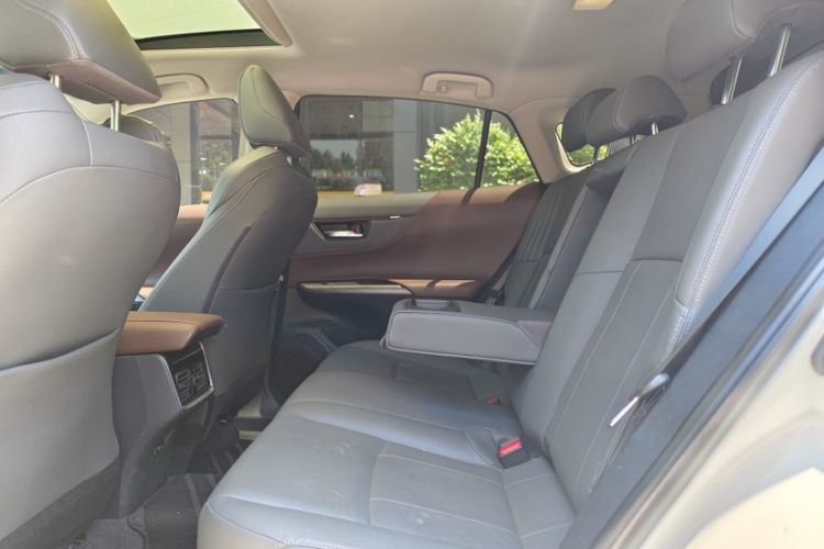 Used Toyota Harrier 2023 2.0L CVT Two-Wheel Drive Luxury Edition Interior 4