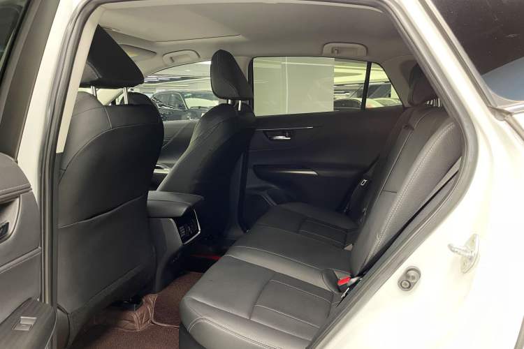 Used Toyota Harrier 2023 Dual-Motor 2.5L CVT 4x4 Luxury Edition Interior 4