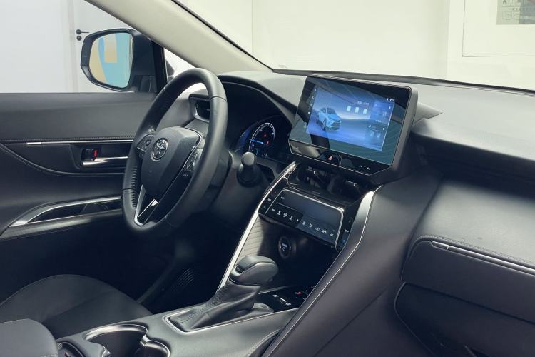 Used Toyota Harrier 2023 Dual-Motor 2.5L CVT 4x4 Luxury Edition Interior 5