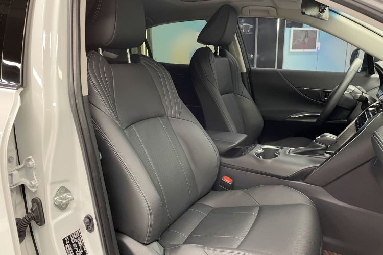 Used Toyota Harrier 2023 Dual-Motor 2.5L CVT 4x4 Luxury Edition Interior 7