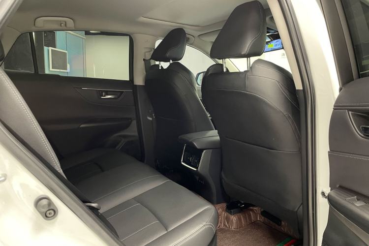 Used Toyota Harrier 2023 Dual-Motor 2.5L CVT 4x4 Luxury Edition Interior 8
