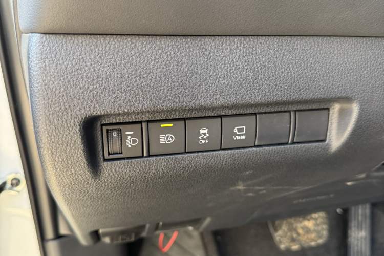 Used Toyota Harrier 2023 2.0L CVT Two-Wheel Drive Deluxe Edition Interior 8