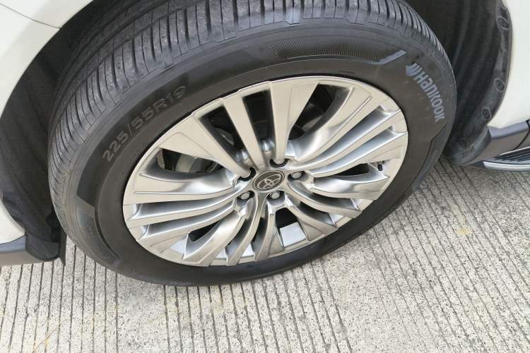 Used Toyota Harrier 2023 2.0L CVT Two-Wheel Drive Deluxe Edition Left Front Wheel Hub