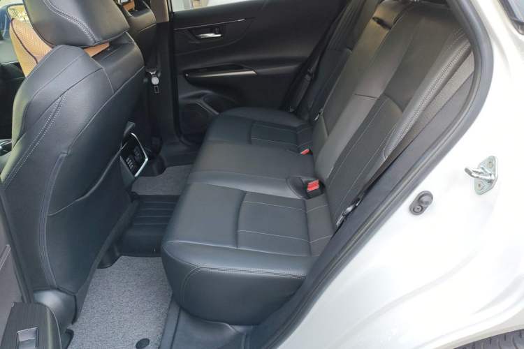 Used Toyota Harrier 2023 2.0L CVT Two-Wheel Drive Deluxe Edition Left Rear Seat