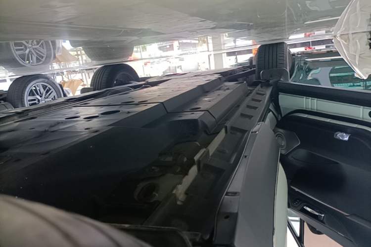 Used Toyota Harrier 2023 2.0L CVT Two-Wheel Drive Deluxe Edition Left Side Sill