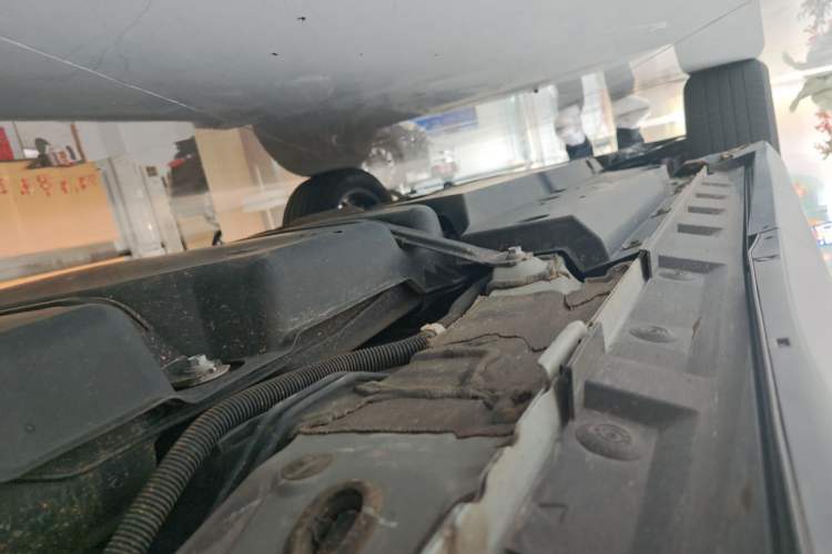 Used Toyota Harrier 2023 Dual-Engine 2.5L CVT Two-Wheel Drive Luxury Edition Left Side Sill