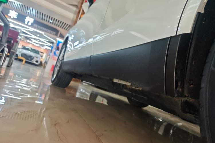 Used Toyota Harrier 2023 2.0L CVT Two-Wheel Drive Deluxe Edition Left Side Sill