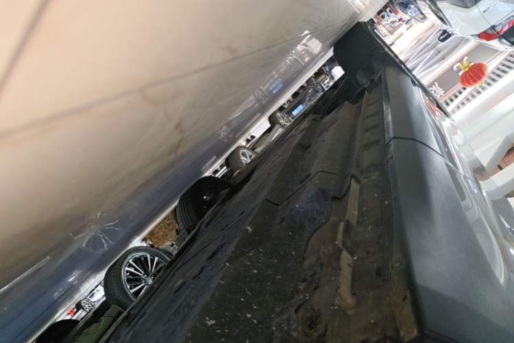 Used Toyota Harrier 2023 2.0L CVT Two-Wheel Drive 20th Anniversary Platinum Edition Left Side Sill