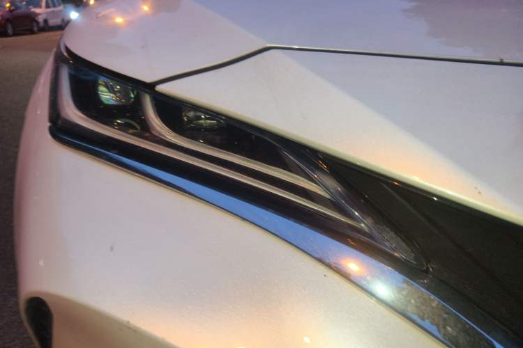 Used Toyota Harrier 2023 2.0L CVT Two-Wheel Drive Deluxe Edition Right Front Headlight