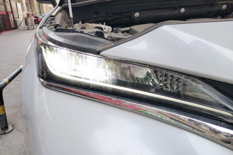 Used Toyota Harrier 2023 2.0L CVT Two-Wheel Drive Luxury Edition Right Front Headlight
