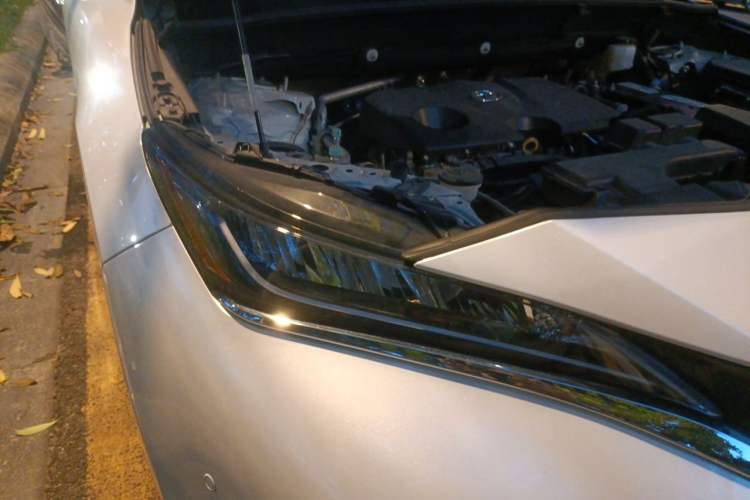 Used Toyota Harrier 2023 2.0L CVT Two-Wheel Drive Entry Version Right Front Headlight