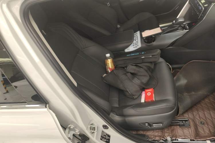 Used Toyota Harrier 2023 Dual-Motor 2.5L CVT 4x4 Luxury Edition Right Front Seat