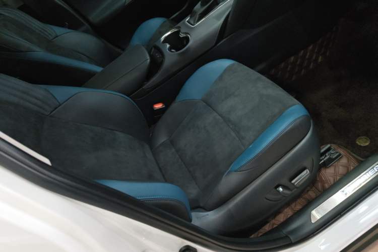 Used Toyota Harrier 2023 2.0L CVT Two-Wheel Drive 20th Anniversary Platinum Edition Right Front Seat