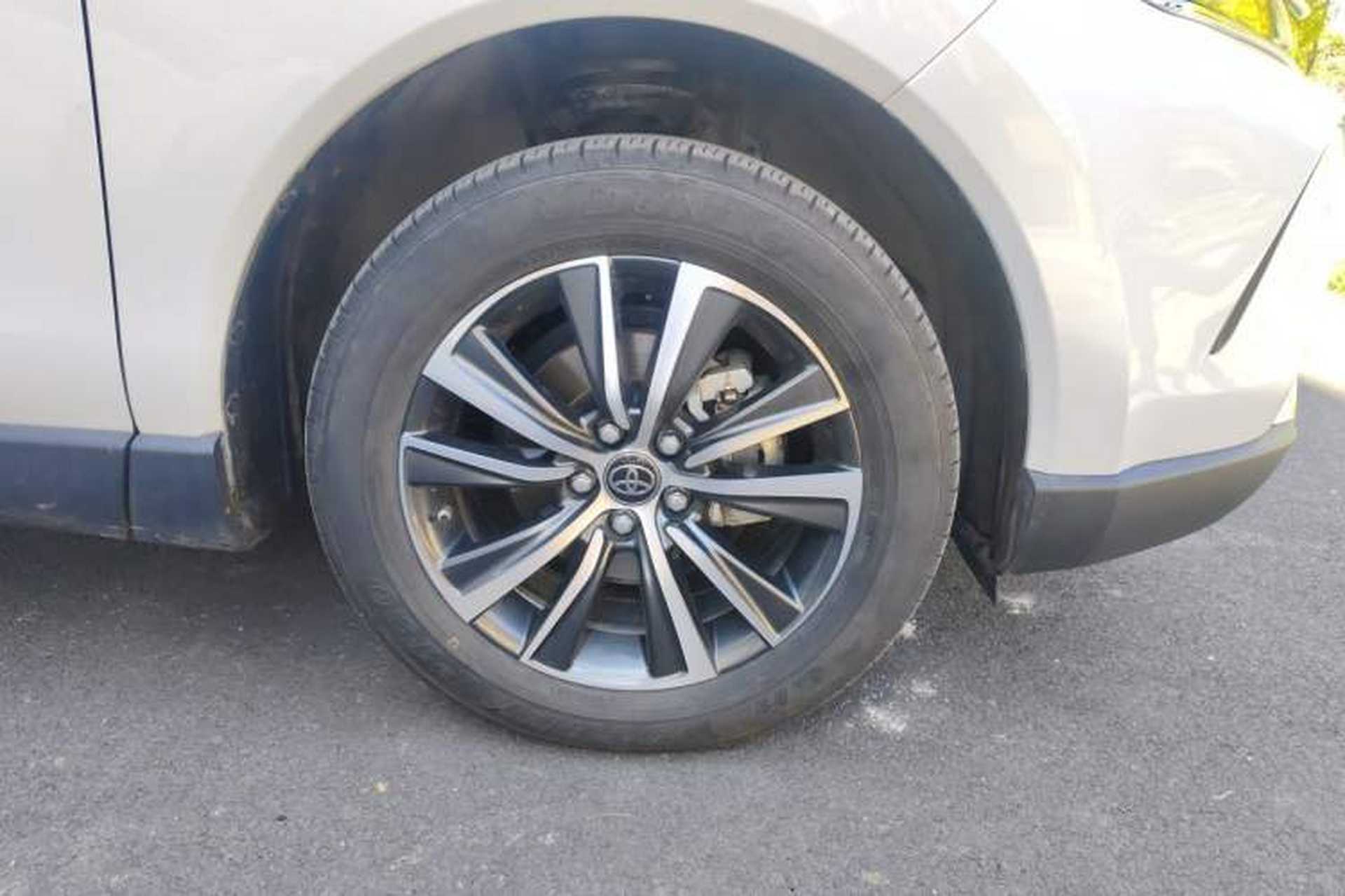 Used Toyota Harrier 2023 Dual-Engine 2.5L CVT Two-Wheel Drive Luxury Edition Right Front Wheel Hub