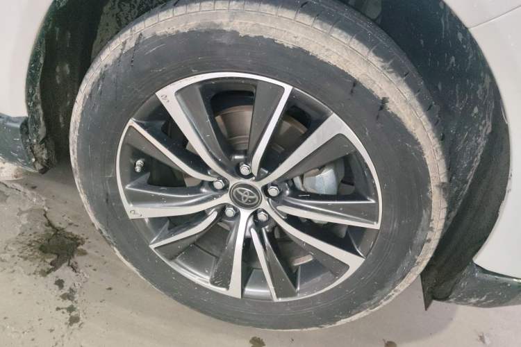 Used Toyota Harrier 2023 Dual-Engine 2.5L CVT Two-Wheel Drive Luxury Edition Right Front Wheel Hub