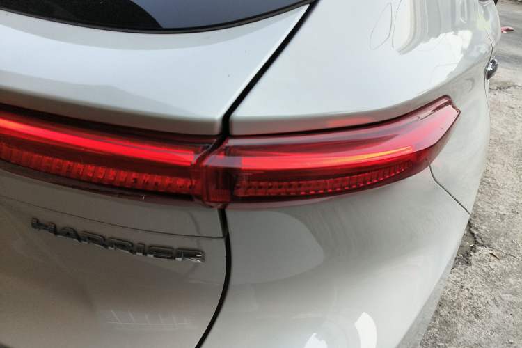 Used Toyota Harrier 2023 2.0L CVT Two-Wheel Drive Deluxe Edition Right Rear Taillight
