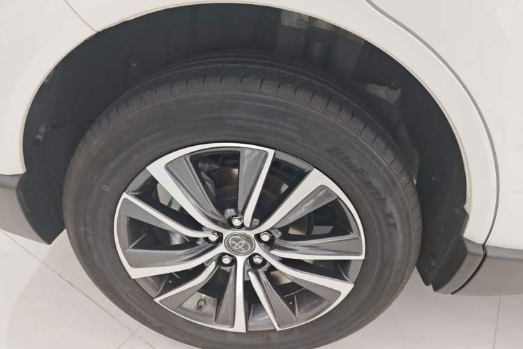 Used Toyota Harrier 2023 Dual-Engine 2.5L CVT Two-Wheel Drive Luxury Edition Right Rear Wheel Hub